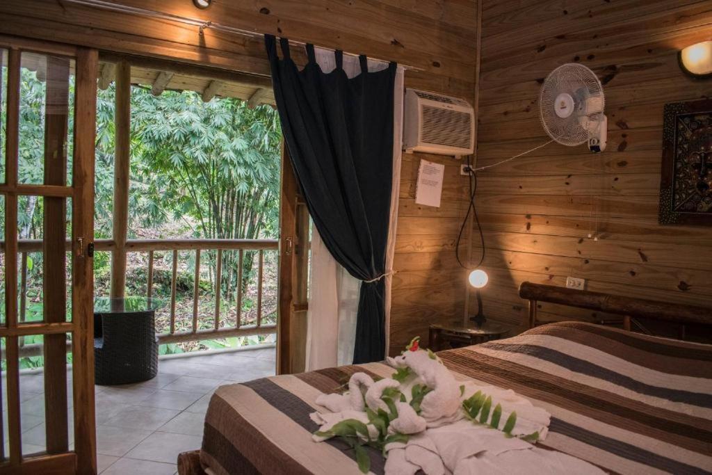 Hotel Bugabutik Puerto Viejo de Talamanca Екстериор снимка