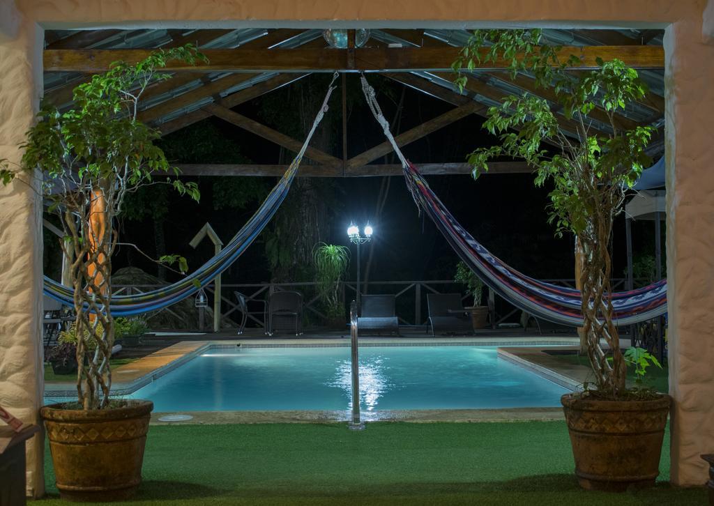 Hotel Bugabutik Puerto Viejo de Talamanca Екстериор снимка