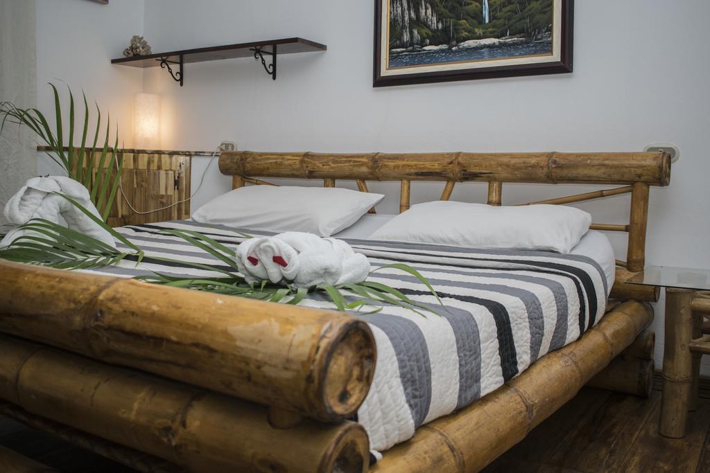 Hotel Bugabutik Puerto Viejo de Talamanca Екстериор снимка